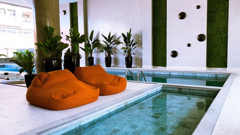 Apartmento de 02 Suítes a 50 metros do mar com piscina