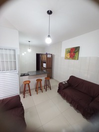 Sala com tv smart, wifi e cozinha 