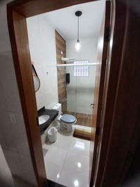 House with pool and beach right there (Suarão)