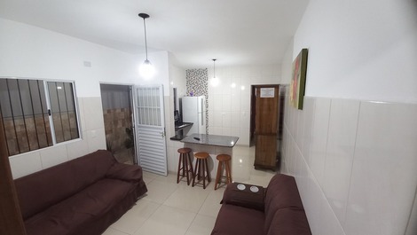 House with pool and beach right there (Suarão)