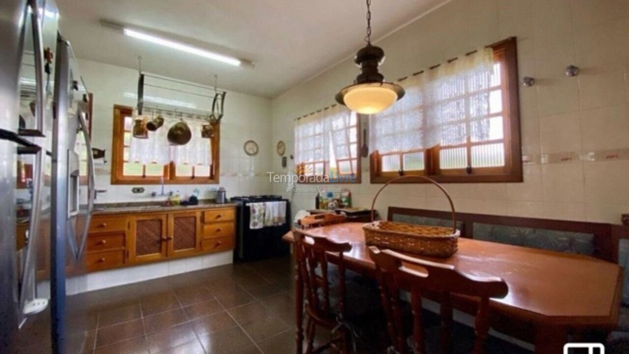 Casa para alquiler de vacaciones em Campos do Jordão (Alto do Capivari)