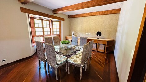 Fort House in Campos do Jordao