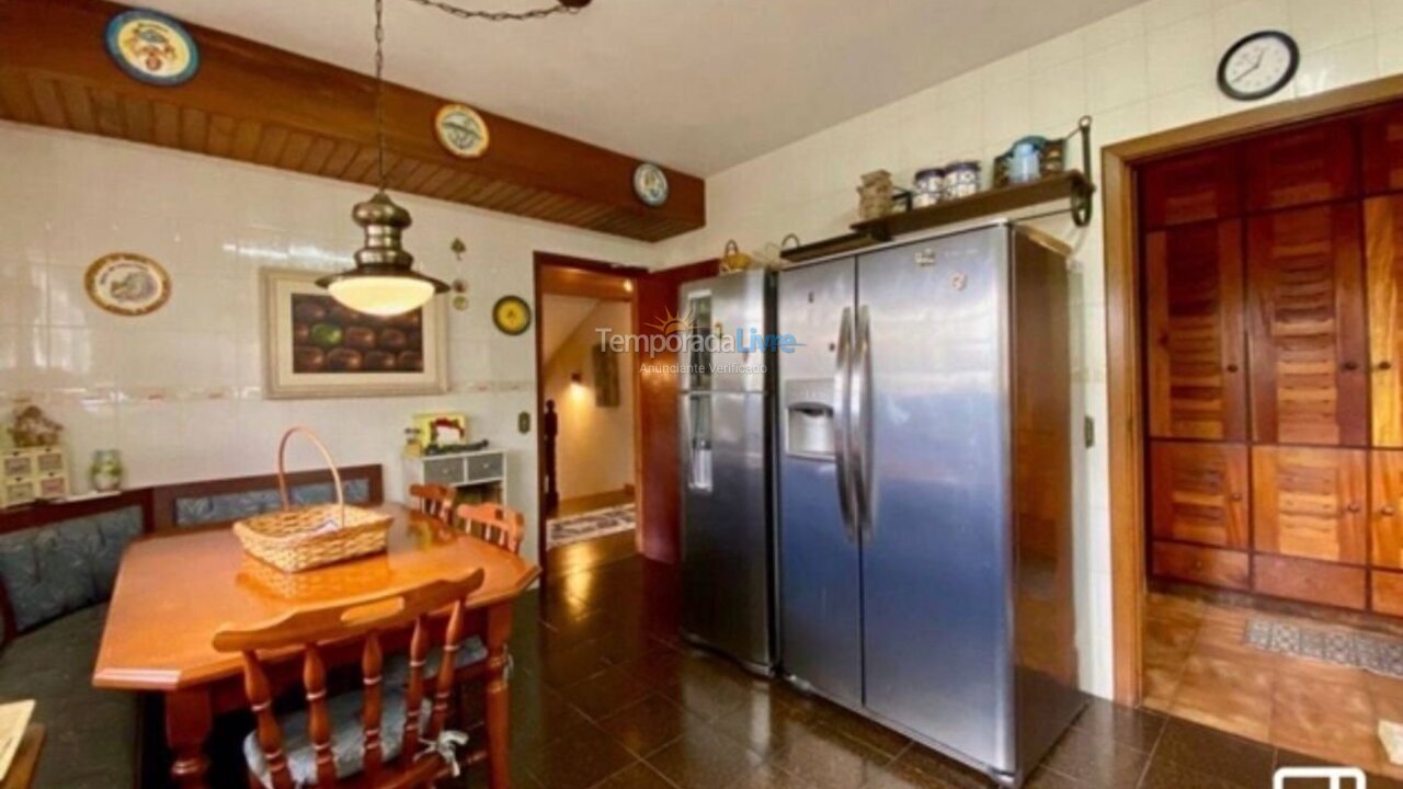 Casa para alquiler de vacaciones em Campos do Jordão (Alto do Capivari)