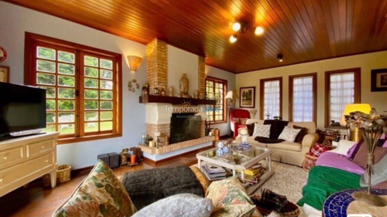 Casa para alquiler de vacaciones em Campos do Jordão (Alto do Capivari)