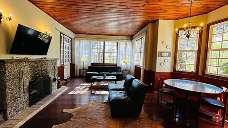 Forest House in Campos do Jordao