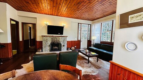 Forest House in Campos do Jordao