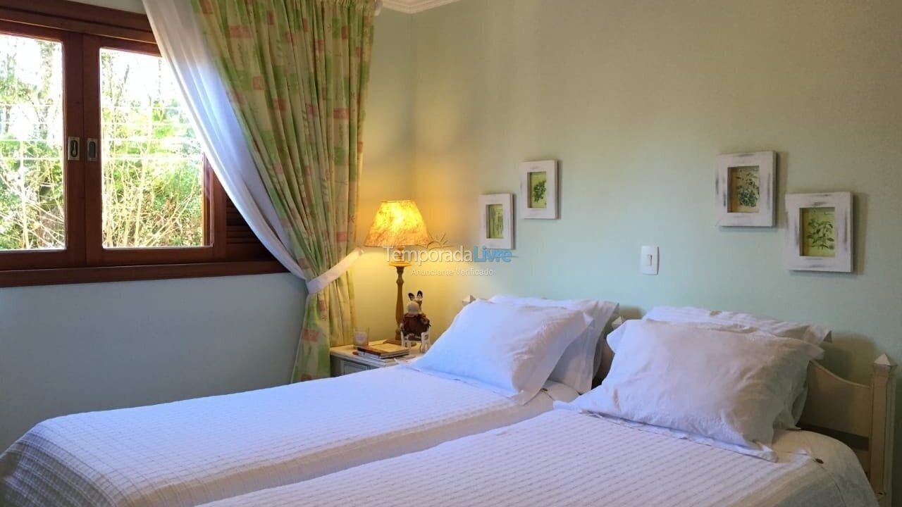 Casa para alquiler de vacaciones em Campos do Jordão (Alto do Capivari)