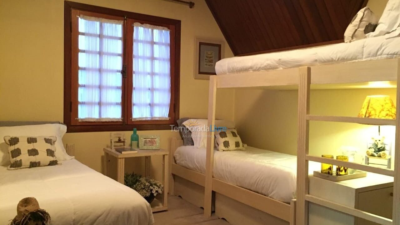 Casa para alquiler de vacaciones em Campos do Jordão (Alto do Capivari)