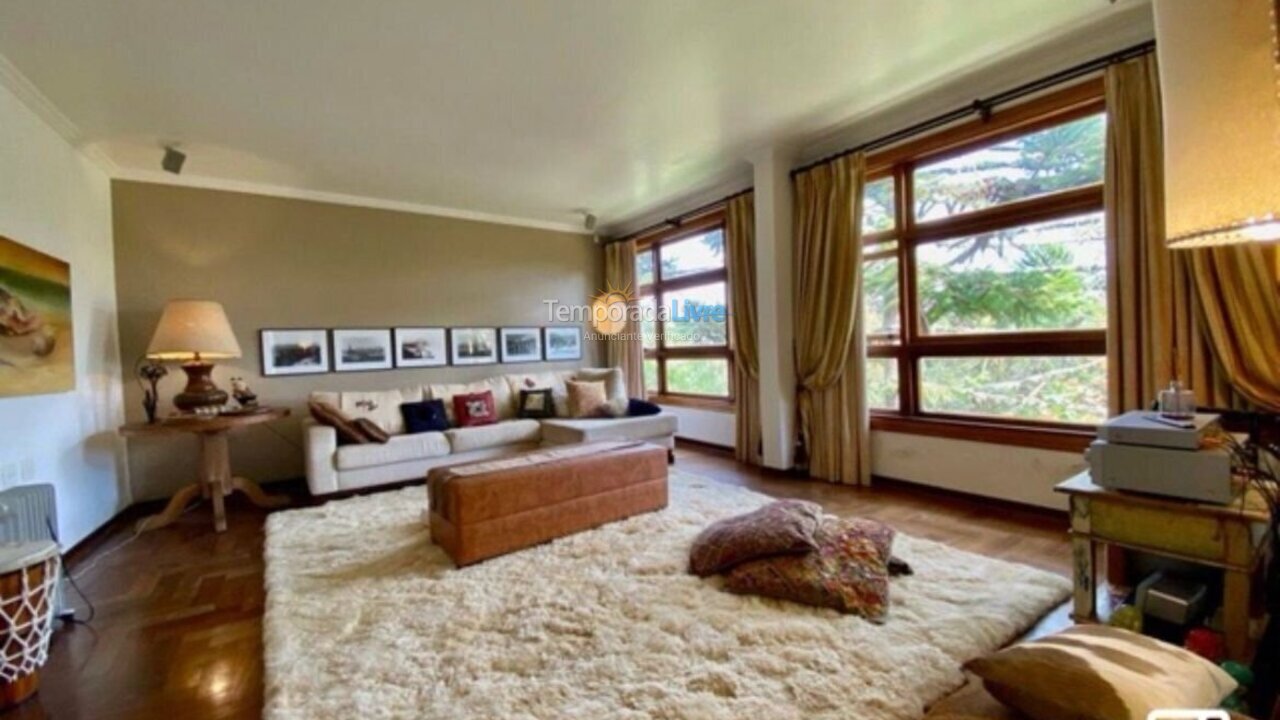 Casa para alquiler de vacaciones em Campos do Jordão (Alto do Capivari)