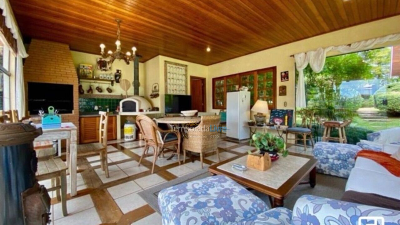 Casa para alquiler de vacaciones em Campos do Jordão (Alto do Capivari)