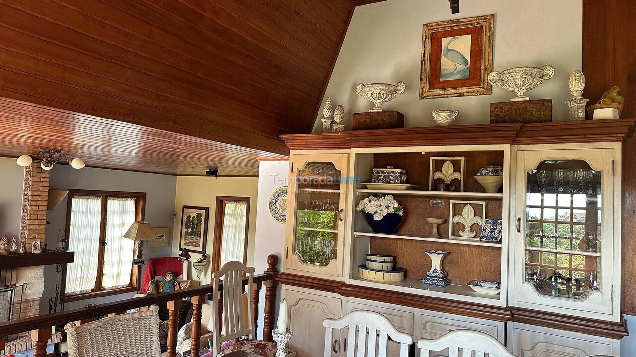 Casa para alquiler de vacaciones em Campos do Jordão (Alto do Capivari)