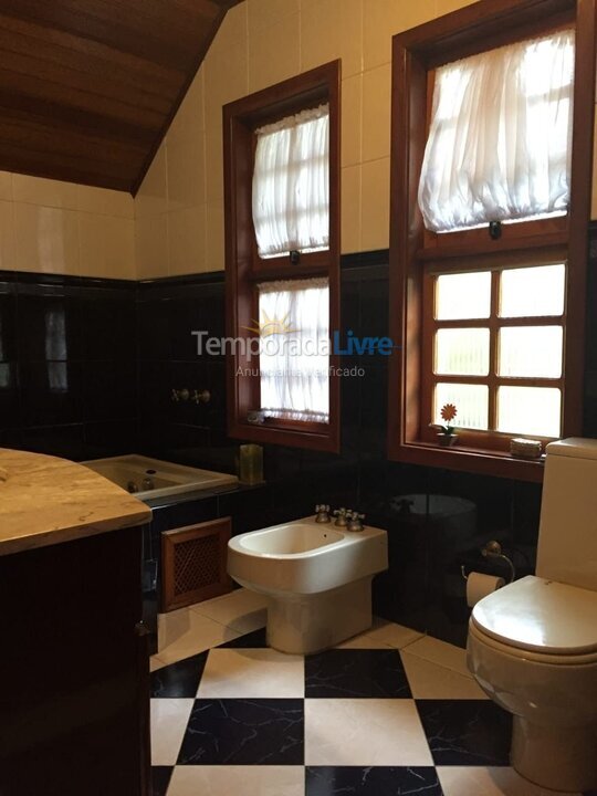 Casa para alquiler de vacaciones em Campos do Jordão (Alto do Capivari)