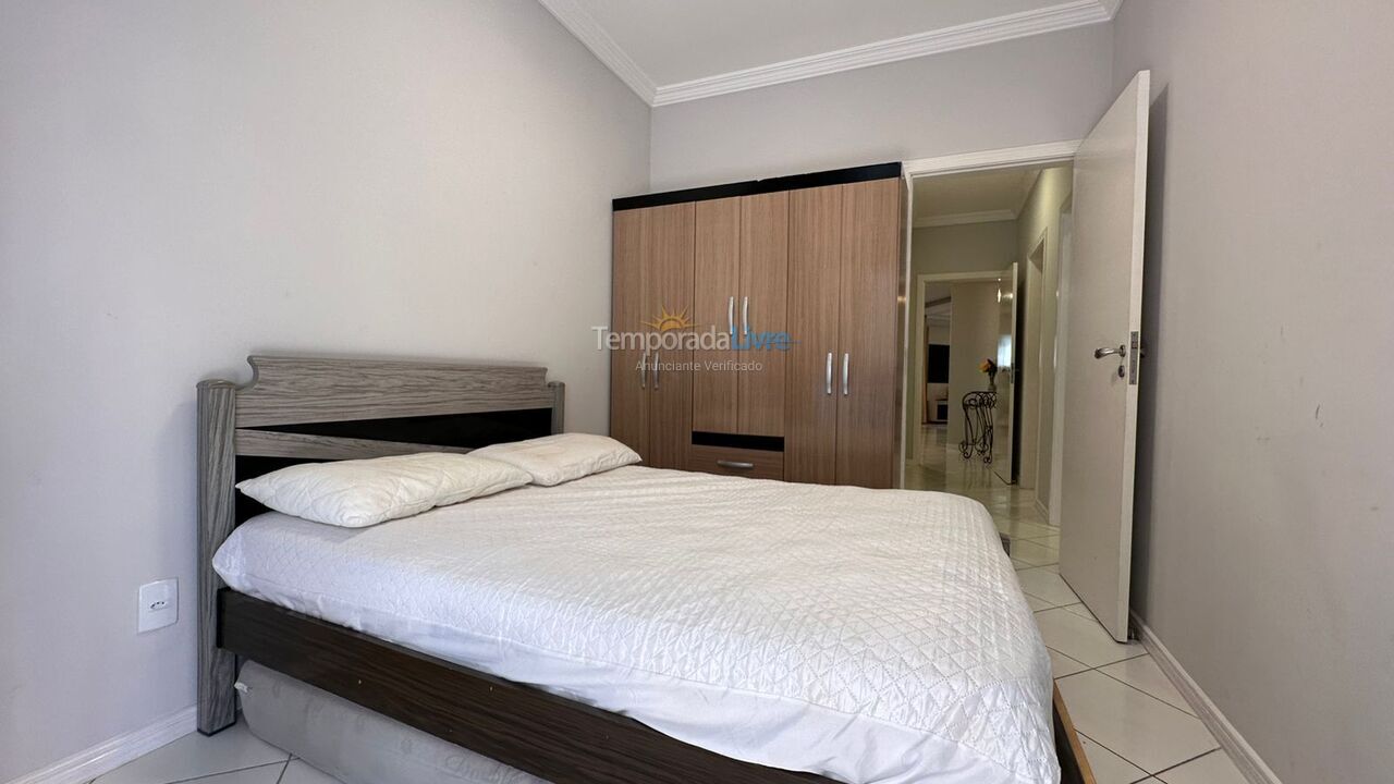 Apartment for vacation rental in Itapema (Meia Praia)