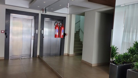 APARTAMENTO 2 SUITES HÁ 150m DO MAR