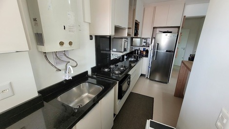 APARTAMENTO 2 SUITES HÁ 150m DO MAR