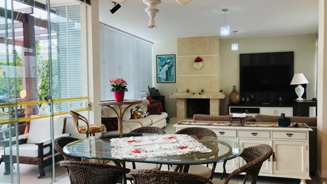 Casa con 4 habitaciones de temporada.