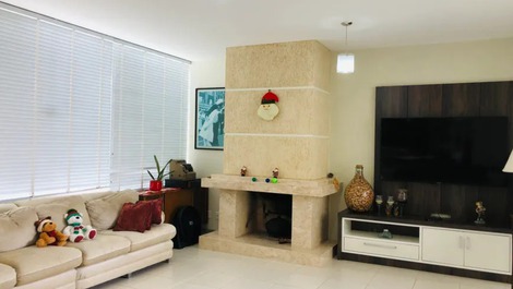 Casa con 4 habitaciones de temporada.