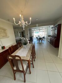 Casa con 4 habitaciones de temporada.