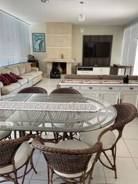 Casa con 4 habitaciones de temporada.