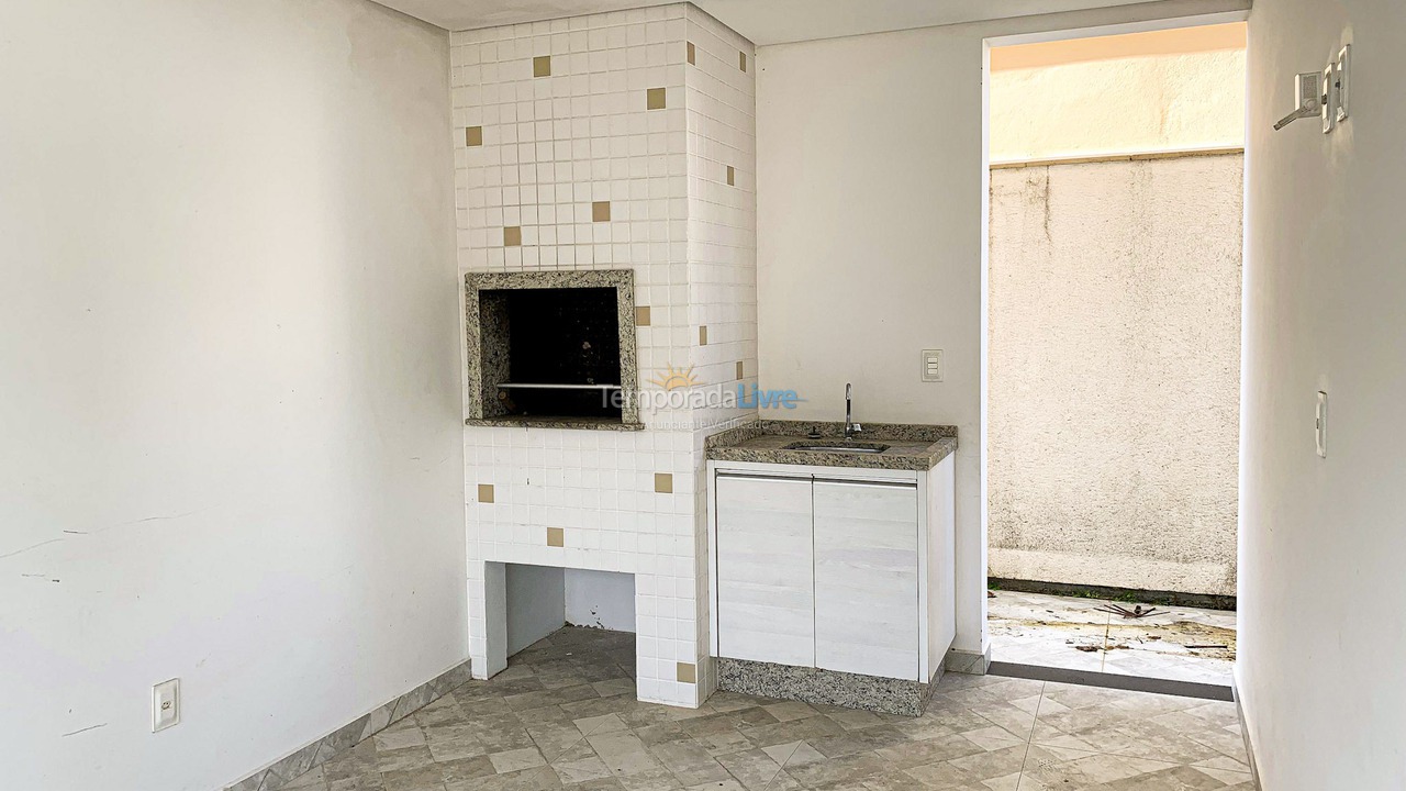 Casa para aluguel de temporada em Governador Celso Ramos (Praia de Palmas)