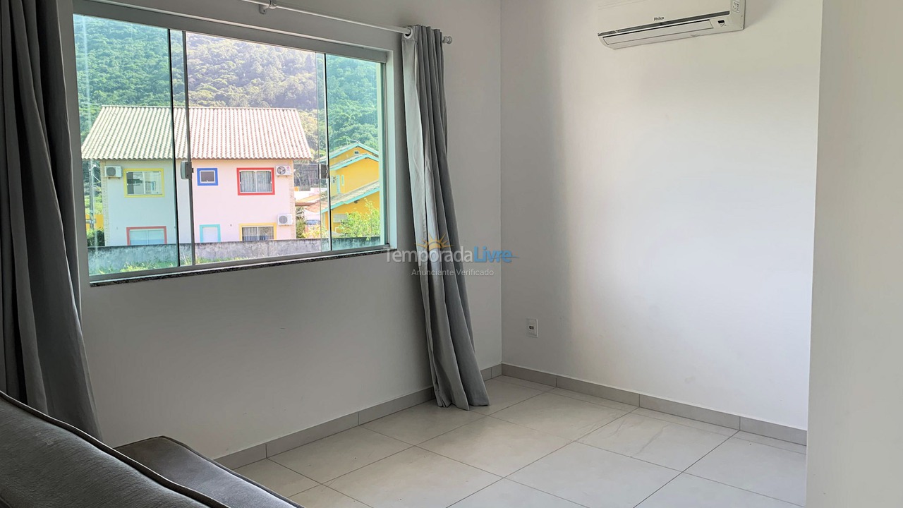 Casa para aluguel de temporada em Governador Celso Ramos (Praia de Palmas)