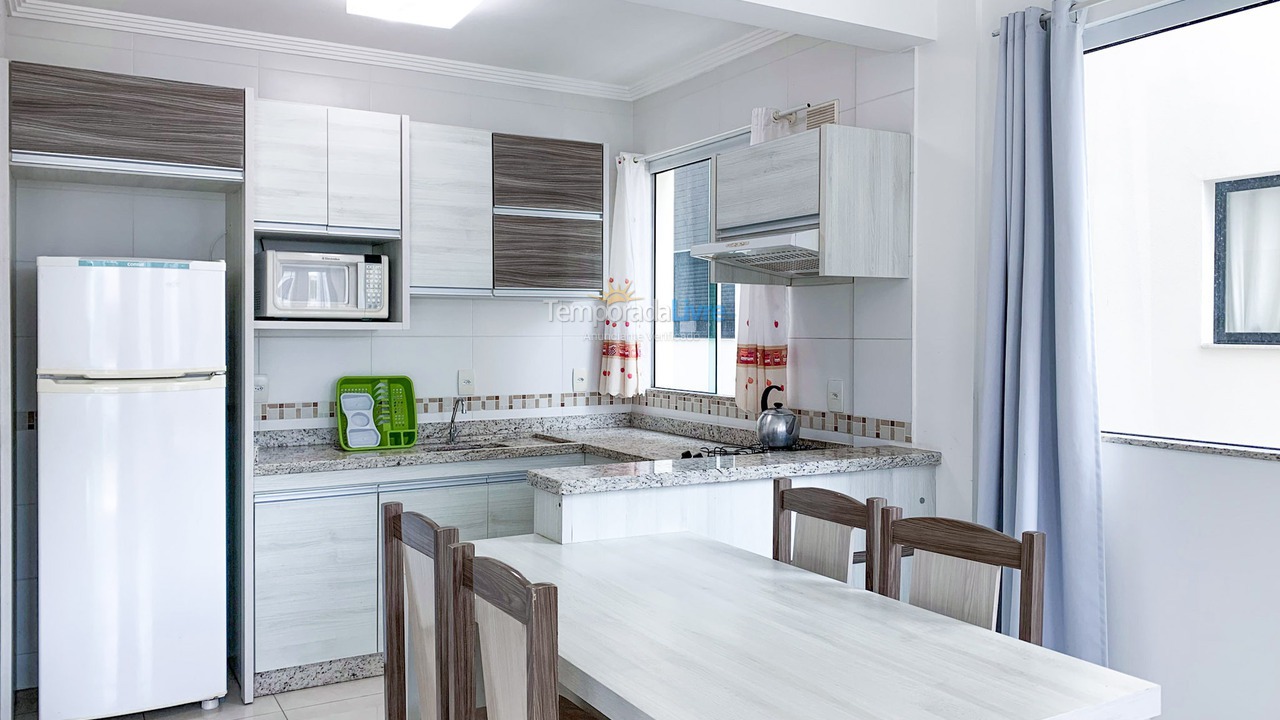 Casa para aluguel de temporada em Governador Celso Ramos (Praia de Palmas)