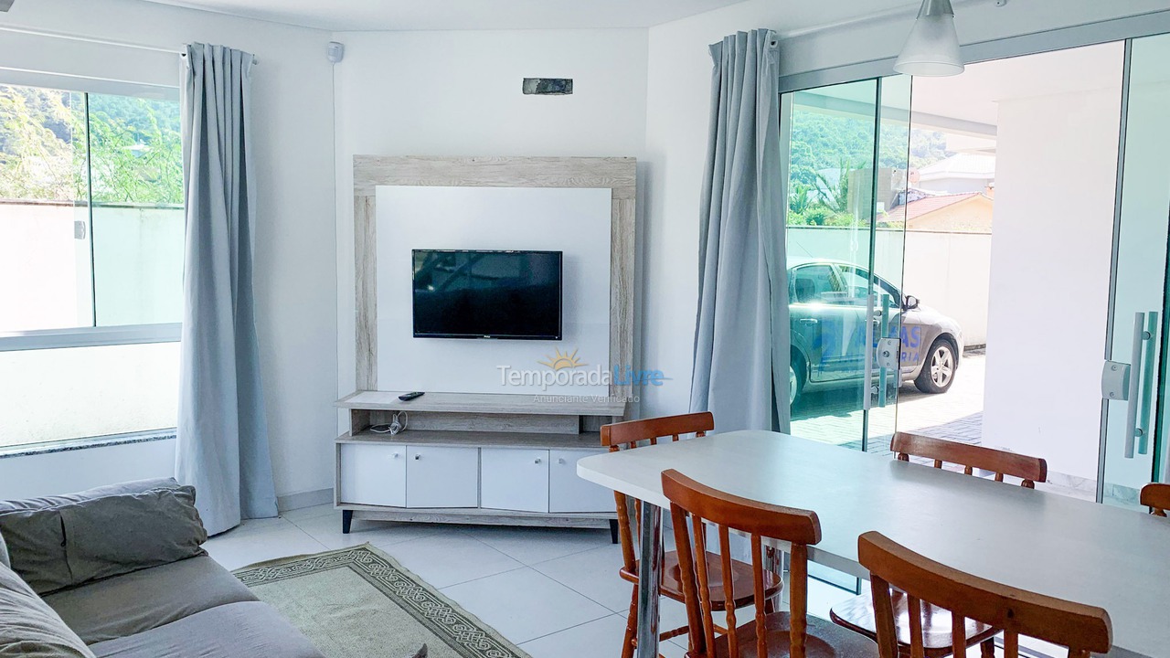 Casa para aluguel de temporada em Governador Celso Ramos (Praia de Palmas)