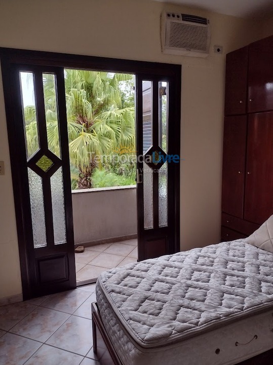 Casa para alquiler de vacaciones em Bertioga (Condominio Morada da Praia)