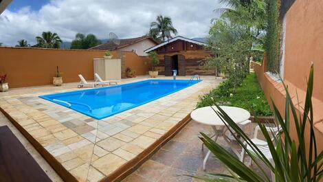 Bangalô em condomínio fechado com segurança 24h, Wi-Fi