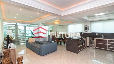 Coverage for seasonal rental in Bombinhas, SC