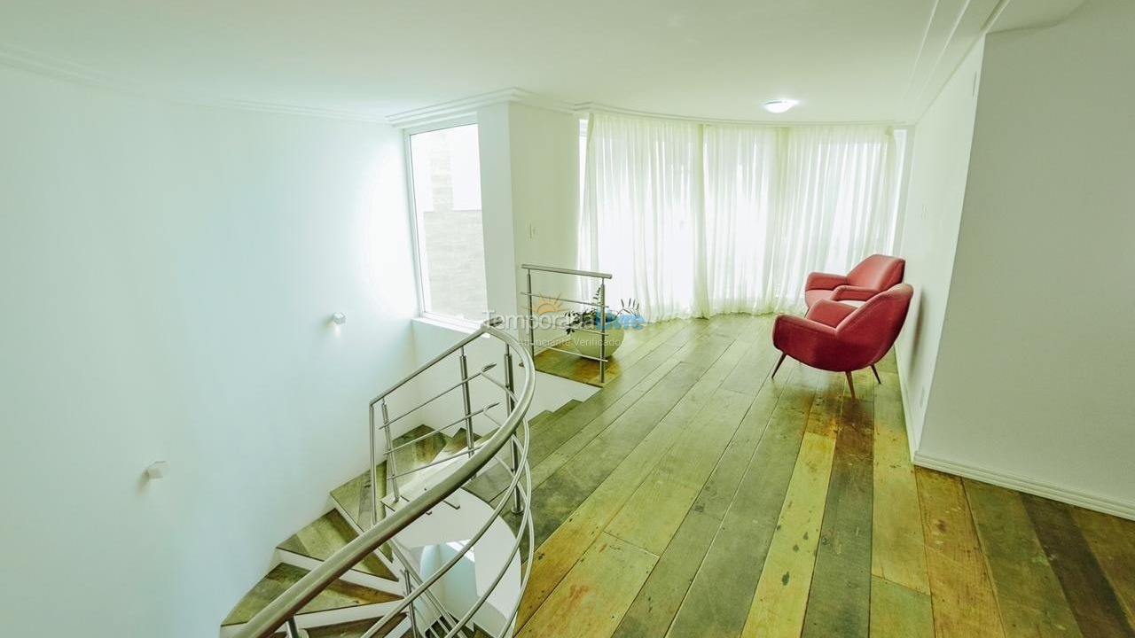 Casa para alquiler de vacaciones em Balneário Camboriú (Praia do Estaleirinho)