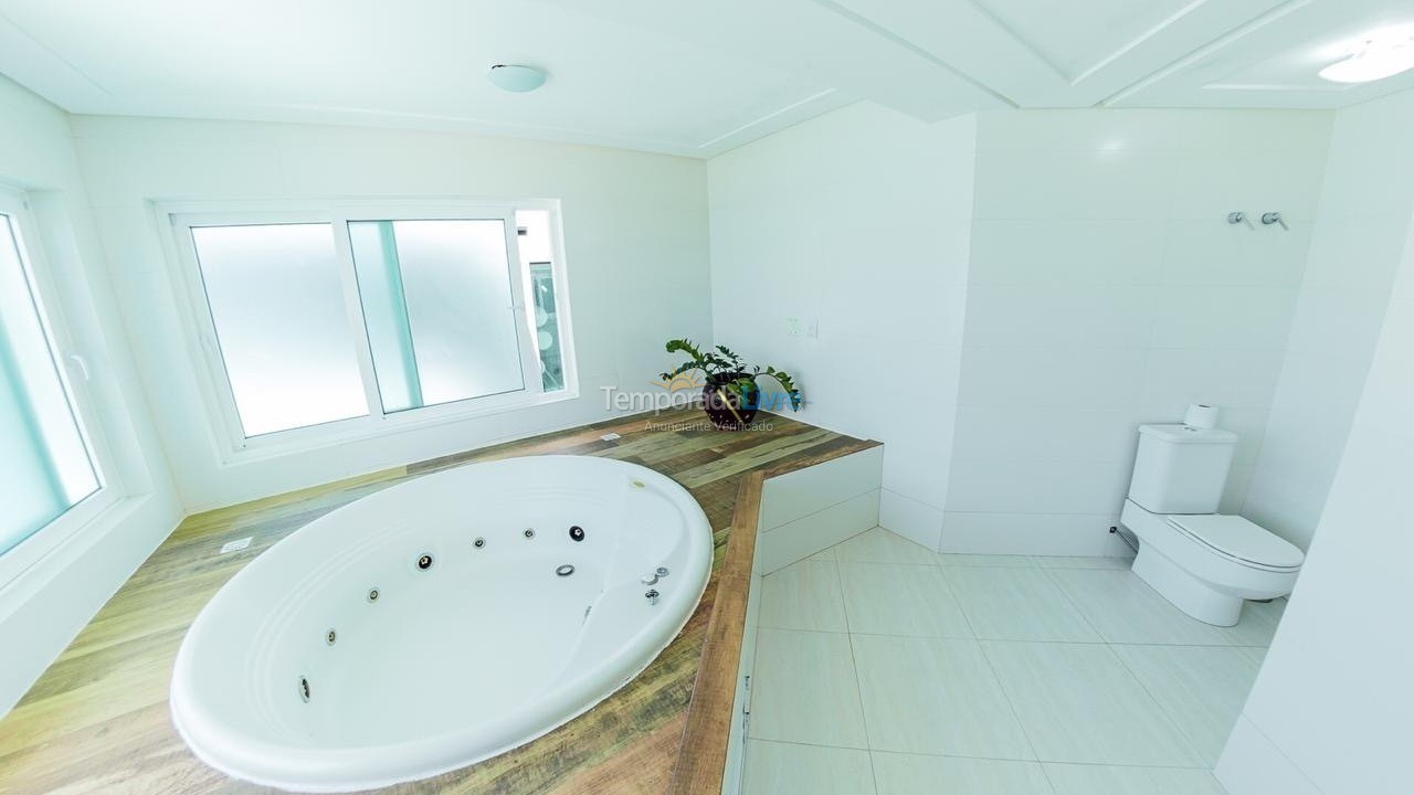 Casa para alquiler de vacaciones em Balneário Camboriú (Praia do Estaleirinho)