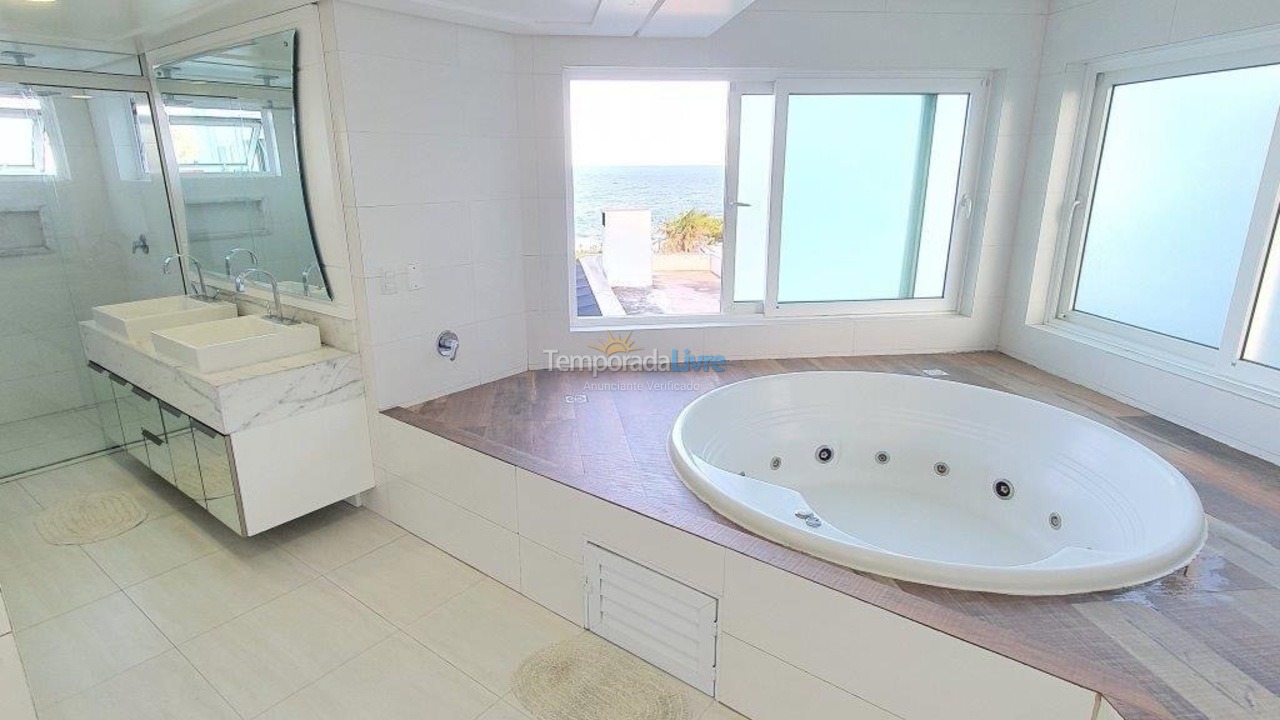 Casa para alquiler de vacaciones em Balneário Camboriú (Praia do Estaleirinho)