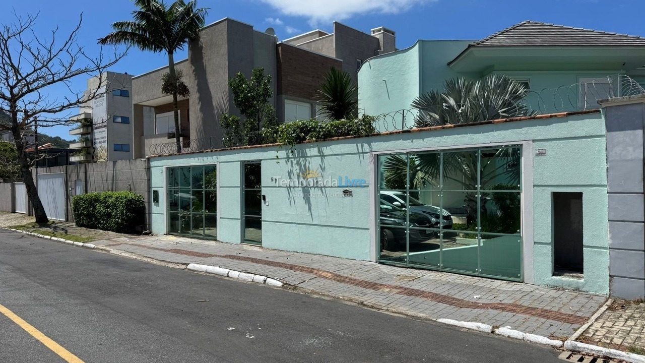 Casa para alquiler de vacaciones em Balneário Camboriú (Praia do Estaleirinho)