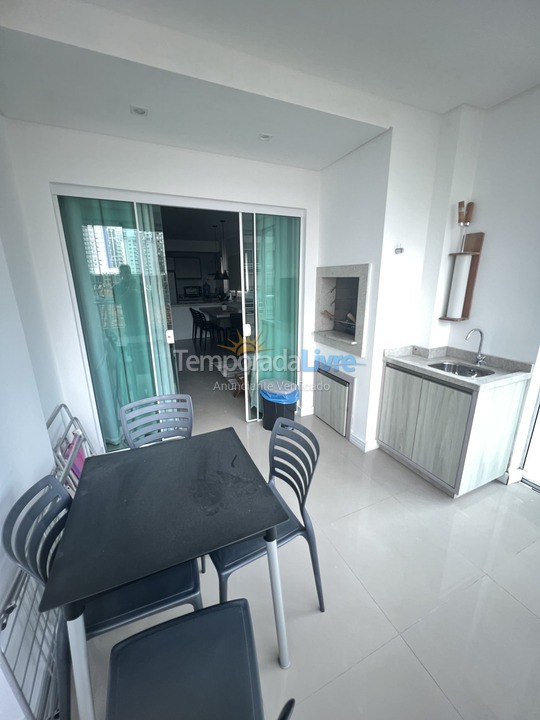 Apartamento para aluguel de temporada em Itapema (Meia Praia)