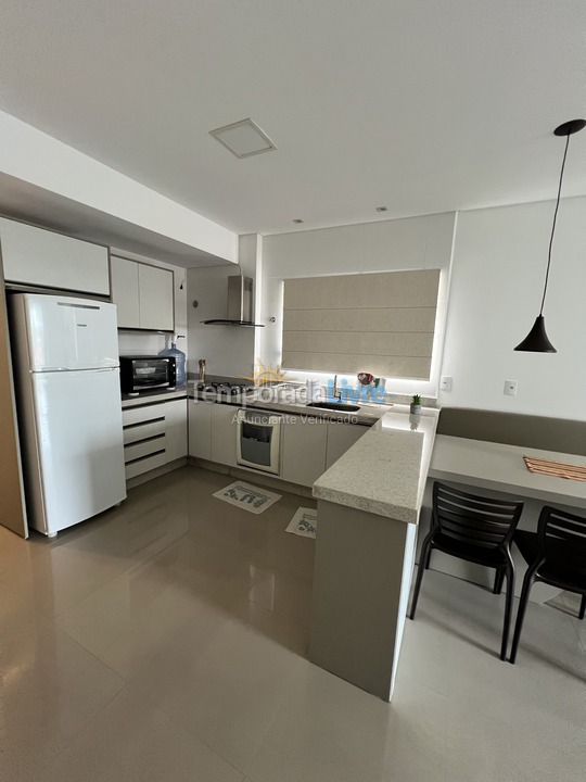 Apartamento para aluguel de temporada em Itapema (Meia Praia)