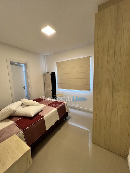 Apartamento para aluguel de temporada em Itapema (Meia Praia)