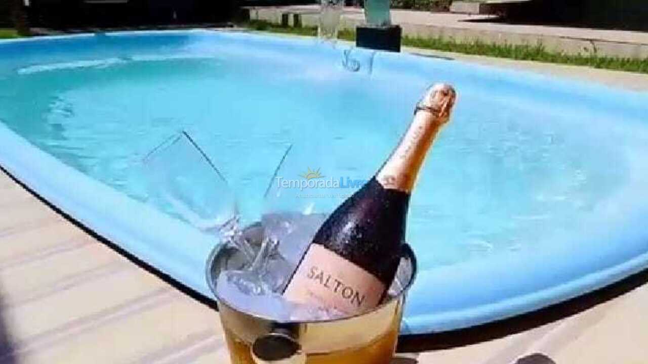 Casa para aluguel de temporada em Itaparica (Porto Santo)