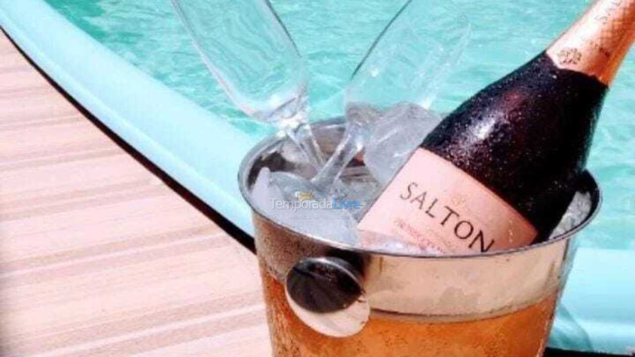 Casa para aluguel de temporada em Itaparica (Porto Santo)