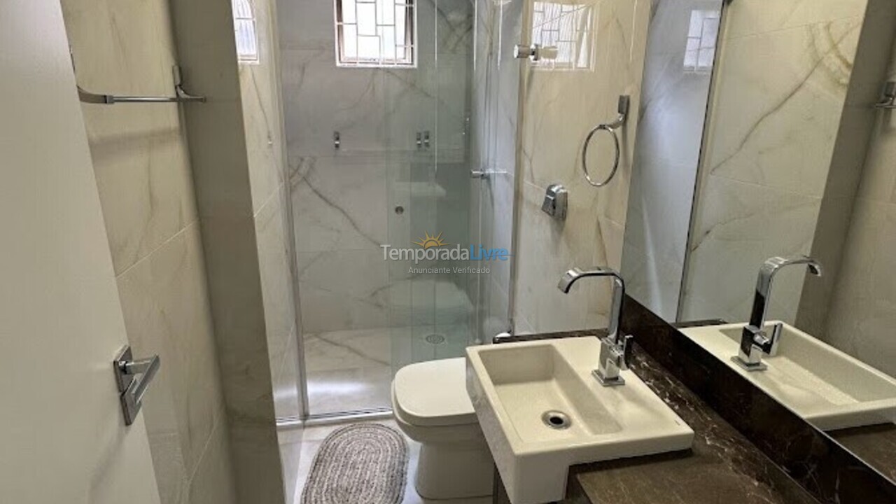 Apartamento para aluguel de temporada em Itapema (Meia Praia)