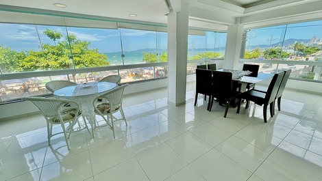 APARTAMENTO FRENTE AO MAR - TOP MELHOR LOCALIZAÇÃO DA PRAIA ITAPEMA