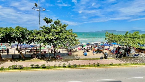 APARTAMENTO FRENTE AO MAR - TOP MELHOR LOCALIZAÇÃO DA PRAIA ITAPEMA