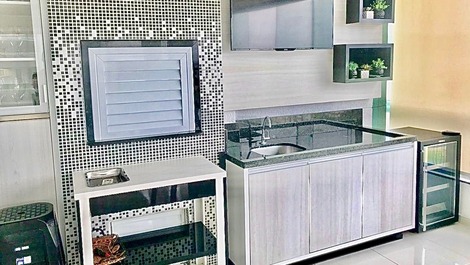 APARTAMENTO FRENTE AO MAR - TOP MELHOR LOCALIZAÇÃO DA PRAIA ITAPEMA