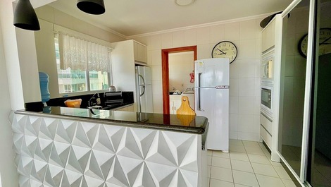 APARTAMENTO FRENTE AO MAR - TOP MELHOR LOCALIZAÇÃO DA PRAIA ITAPEMA