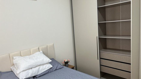 APTO. 401, NOVO, MUITO BEM MOBILIADO