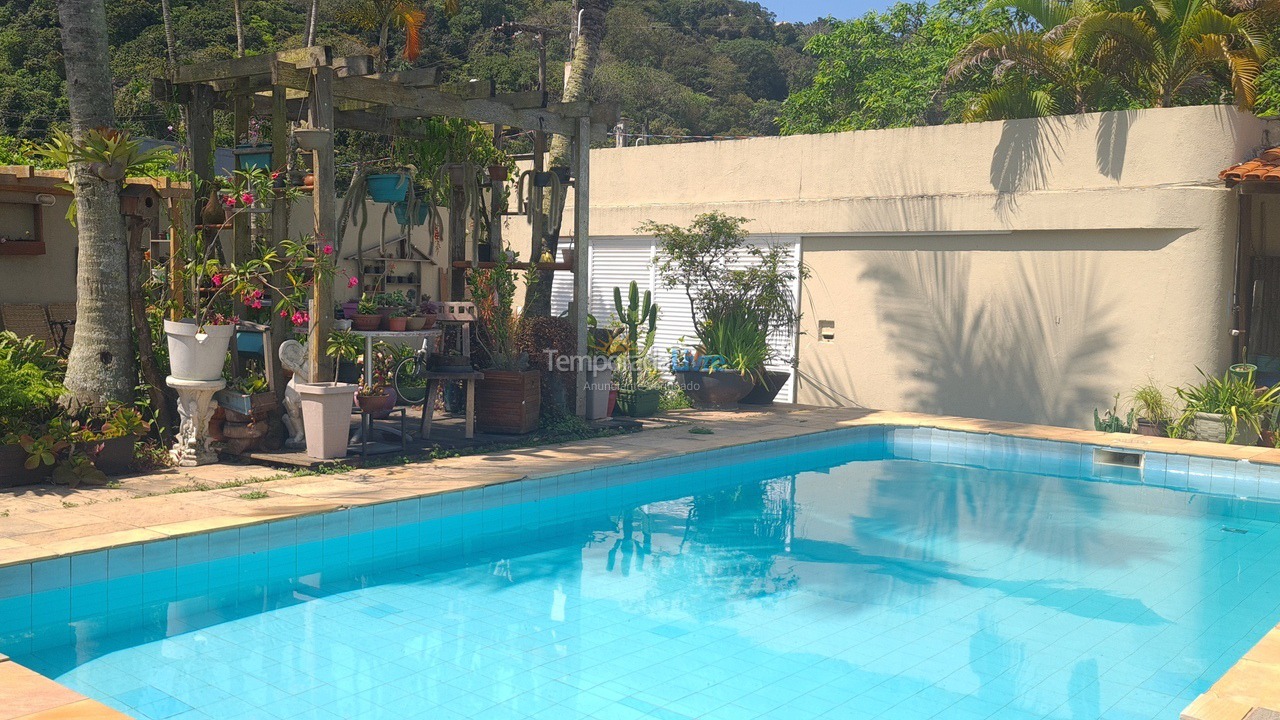 Casa para aluguel de temporada em Guarujá (Praia do Pernambuco)