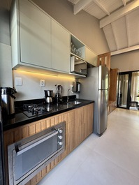 Apartamento Studio novo e completo! 900m da Vila!