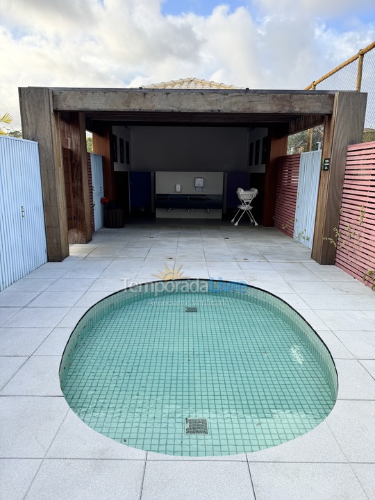 Apartamento para aluguel de temporada em Mata de São João (Praia do Forte)