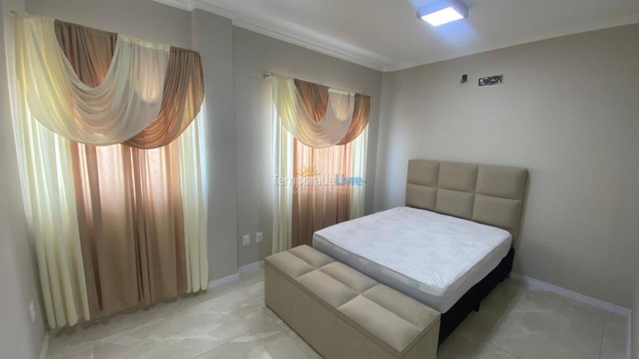 Apartamento para aluguel de temporada em Itapema (Meia Praia)