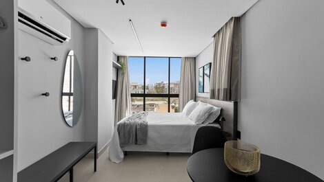 Alta Garden - Varanda e vista cidade por Carpediem